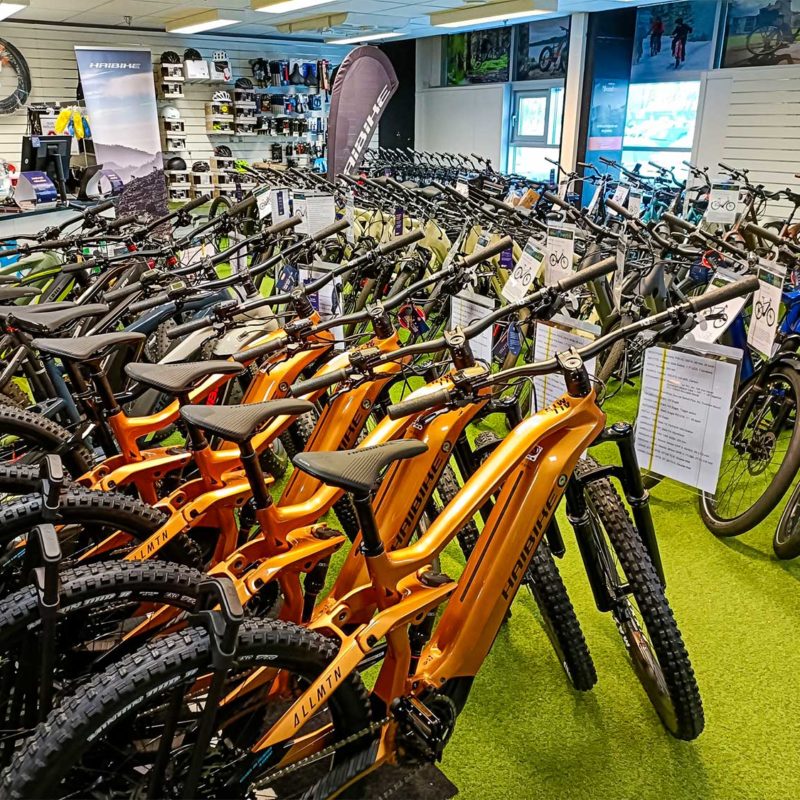 Onnipyörä Helsinki tarjoaa Suomen laajimman sähköpyörävalikoiman, ja tavaraa löytyy suoraan varastosta.